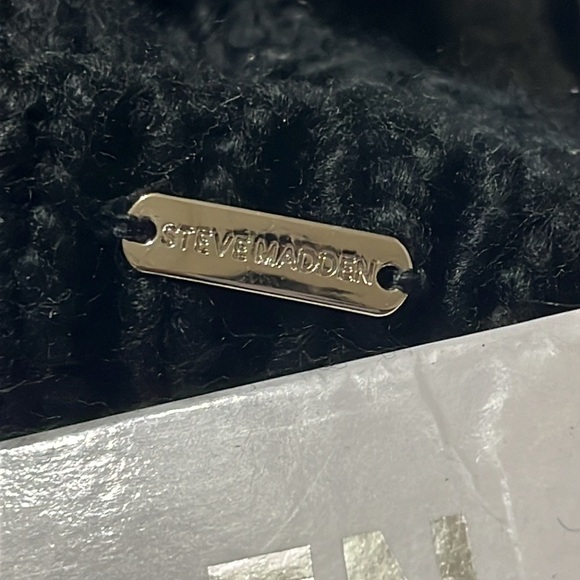 Steve Madden Women's Hat & Scarf Set Black/Gray, One Size, NWT - Picture 7 of 8